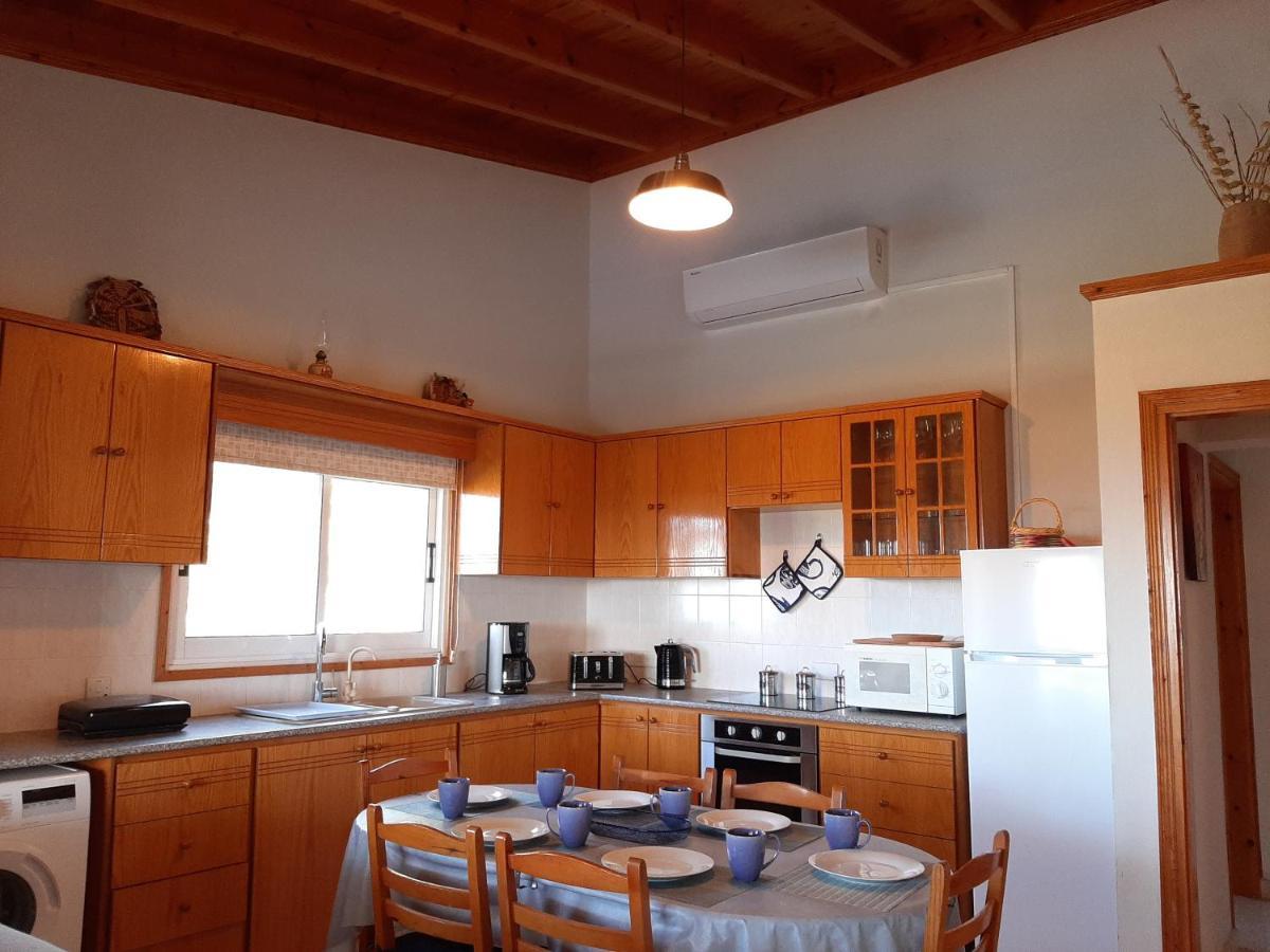 Villa Gavriel: Peyia Retreat with Sea Views and Private Pool Exterior photo
