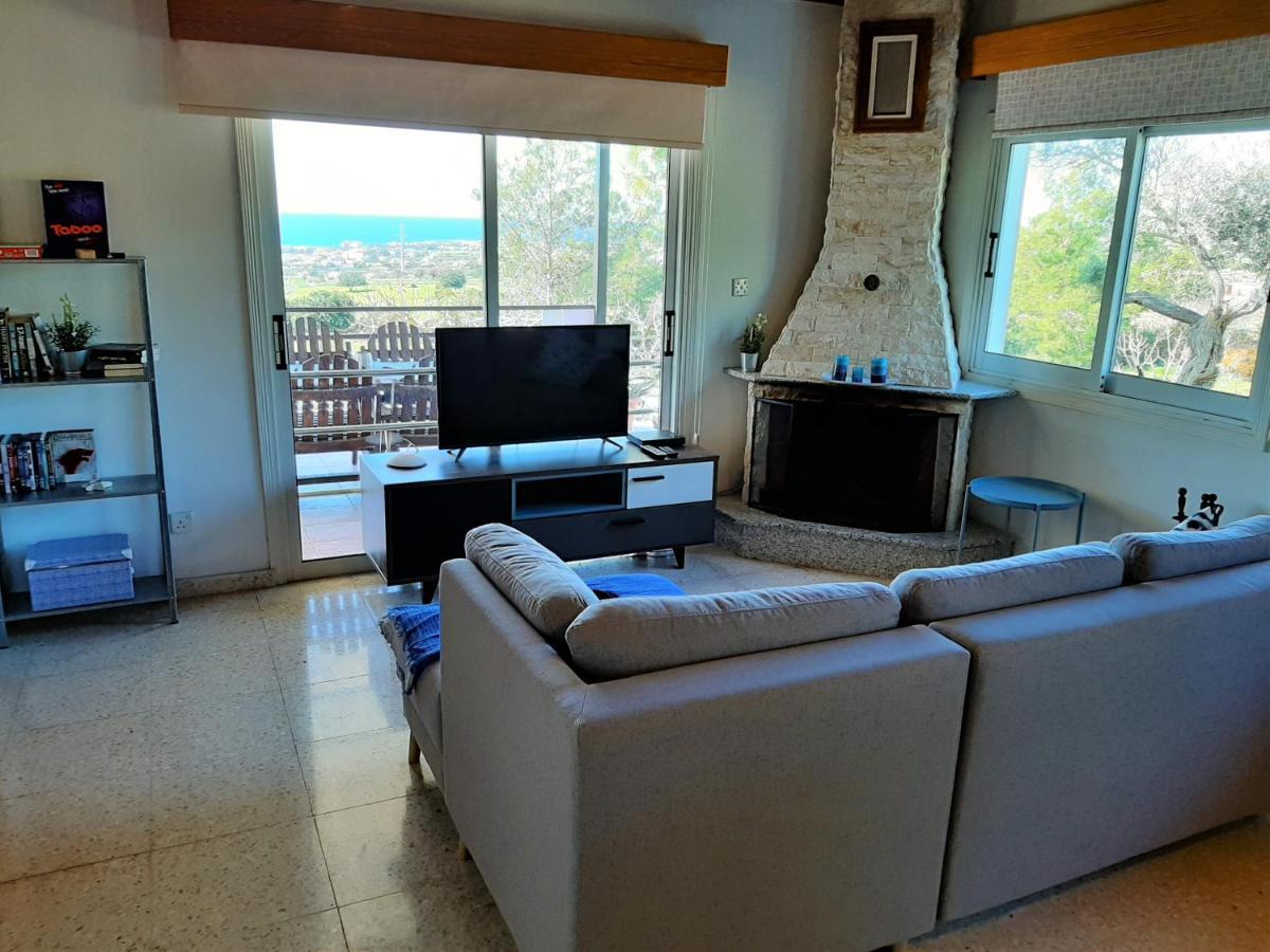 Villa Gavriel: Peyia Retreat with Sea Views and Private Pool Exterior photo